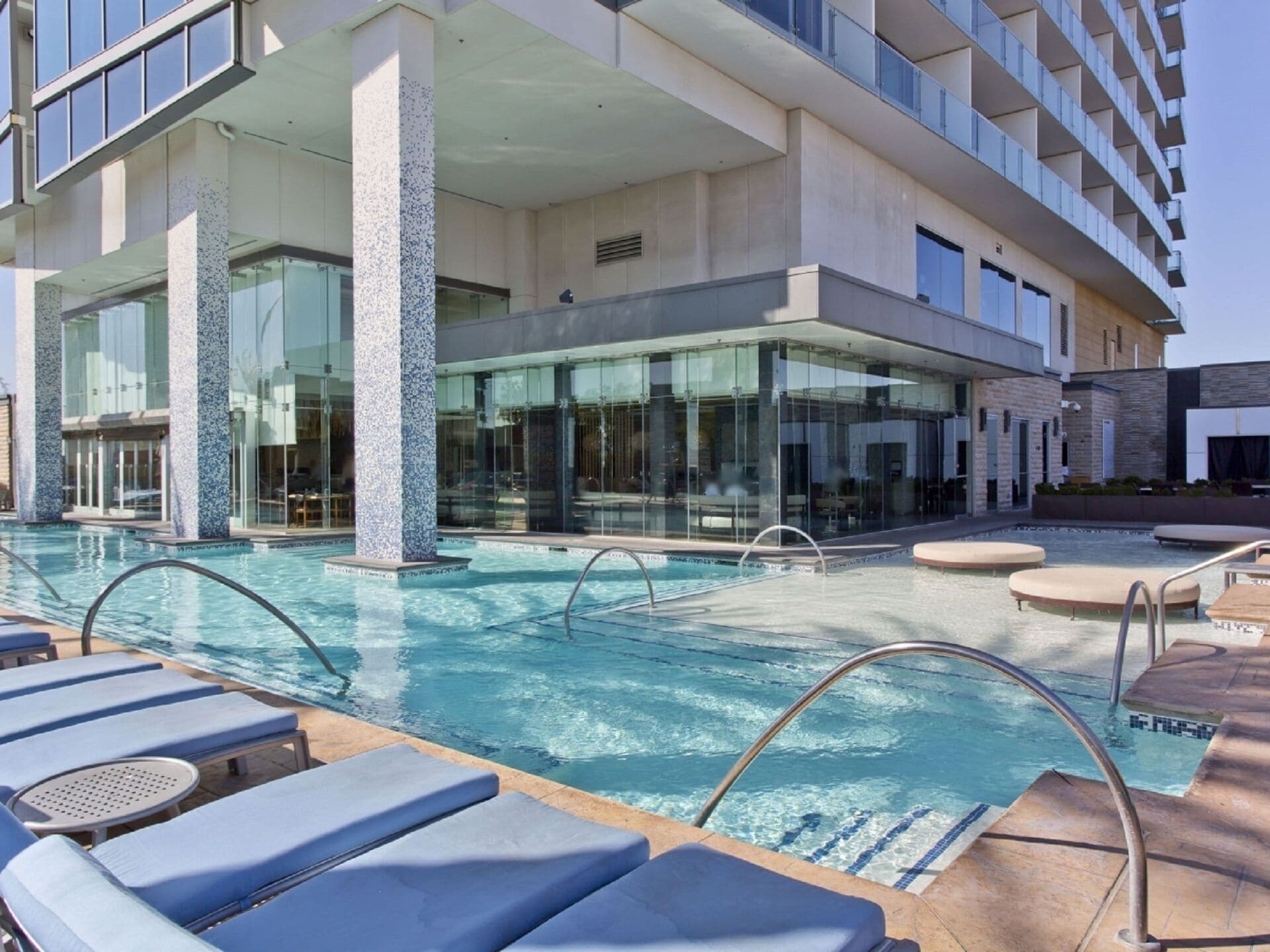 Corner Unit Strip View Condo-Hotel 1 bedroom 1 1/2 bath Full Kitchen 2 Balconies
