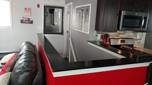 Refrigerador, microondas, horno y parrilla de estufa 
