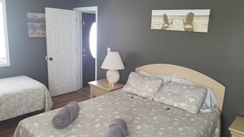 3 bedrooms, desk, iron/ironing board, free WiFi