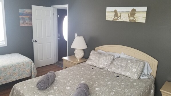 3 chambres, bureau, fer et planche à repasser, accès au Wi-Fi (inclus)