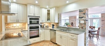 Superbe maison privée avec une superbe piscine chauffée 