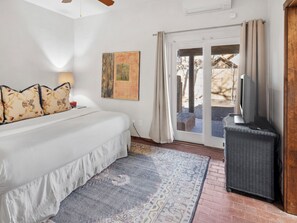 5 bedrooms, desk, free WiFi, bed sheets