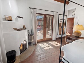 5 bedrooms, desk, free WiFi, bed sheets - Casa Los Dos I Luxury & Charm (Santa Fe)