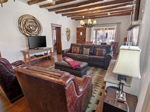 Smart TV, fireplace - Casa Los Dos I Luxury & Charm (Santa Fe)