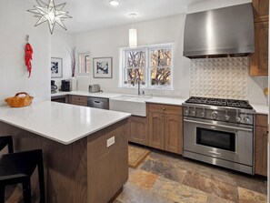 Fridge, microwave, oven, stovetop - Casa Los Dos I Luxury & Charm (Santa Fe)