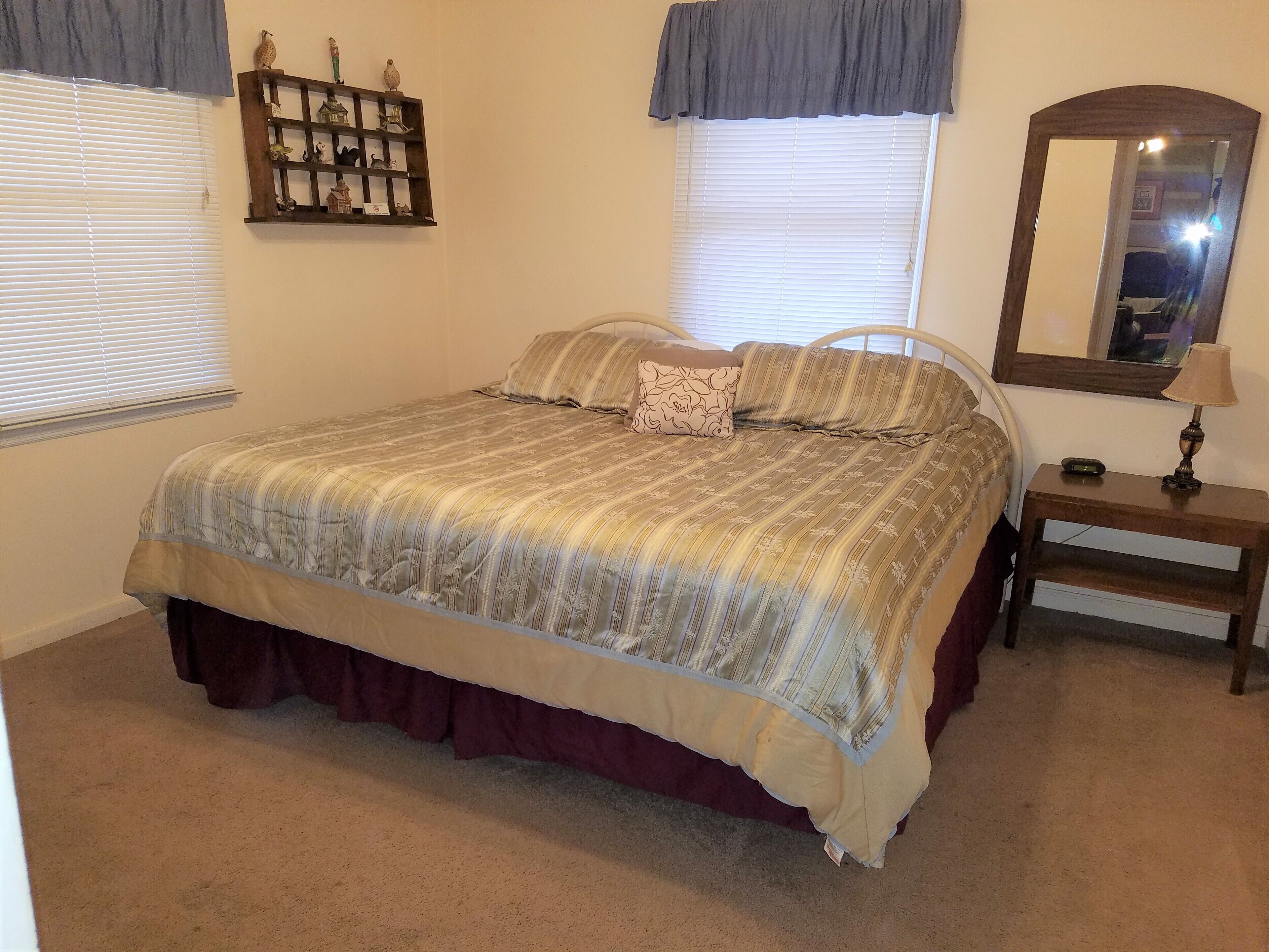 Log Cabin w/ Hot Tub near Casino, Cherokee & Bryson City