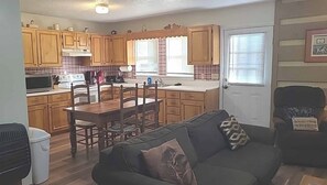 Smart TV, fireplace, DVD player, video library - Log Cabin w/ Hot Tub near Casino, Cherokee & Bryson City (Whittier)