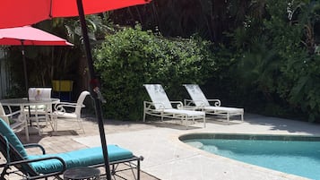 Een verwarmd zwembad