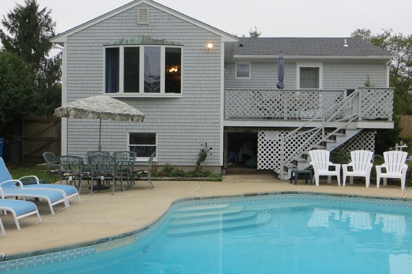 Beautfiul inground Gunite pool in fully fenced backyard
