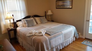 4 bedrooms, desk, iron/ironing board, free WiFi