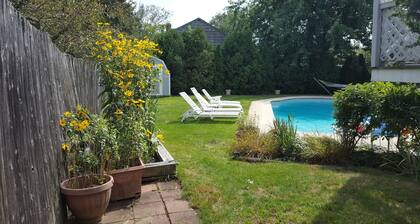 Private POOL, Central air, walk to beach, new kitchen, king MBR