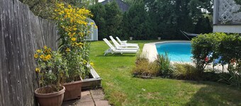Private POOL, Central air, walk to beach, new kitchen, king MBR