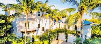 Luxurious Jupiter, Southern Florida Beachside Retreat, Steps From the Ocean