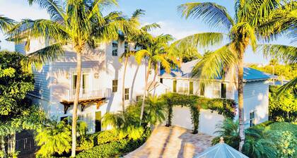 Luxurious Jupiter, Southern Florida Beachside Retreat, Steps From the Ocean