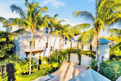 Luxurious Jupiter, Southern Florida Beachside Retreat, Steps From the Ocean