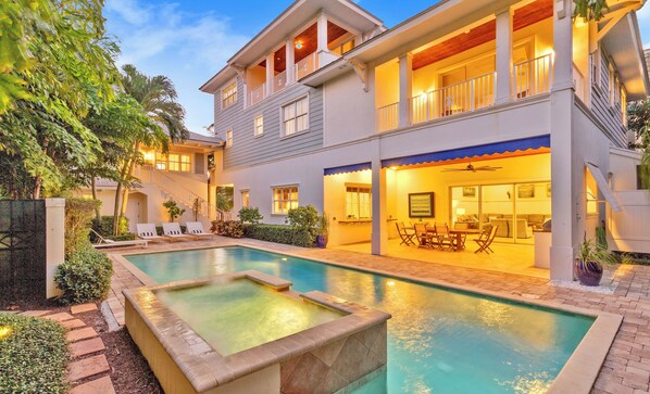 حمّام سباحة مُدفَّأ