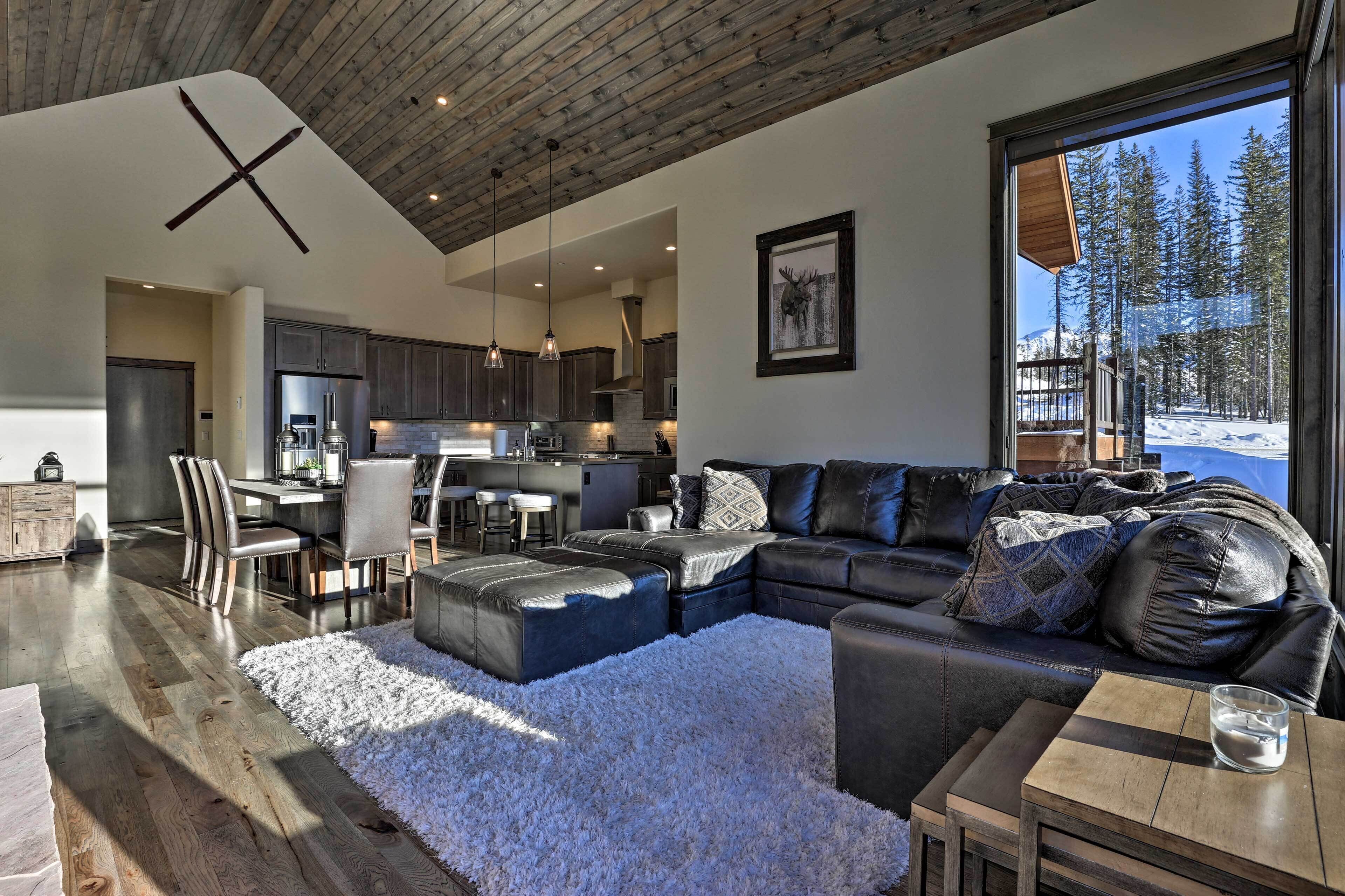 Ideally Located Winter Park Townhouse w/ Hot Tub!