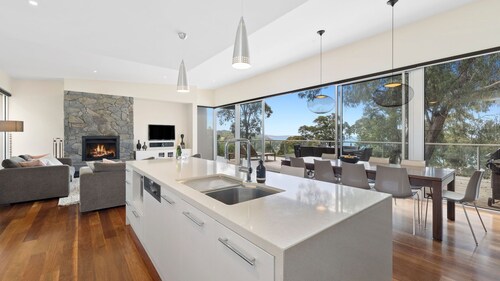 Vue De Mer - Stunning and specious in the treetops