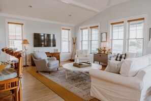 Smart TV, libri, impianto stereo