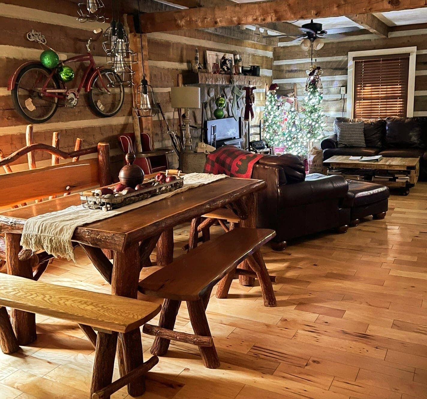 HONEYSUCKLE  HIDEAWAY  A private mountain cabin!