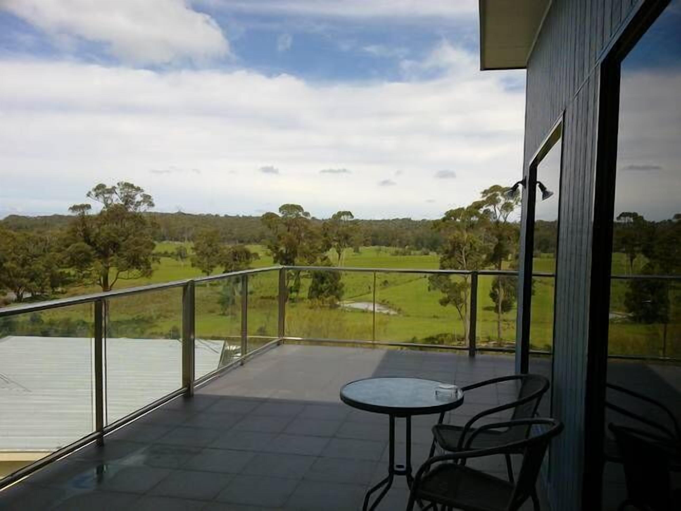 Lazy Days Beach House — image 18