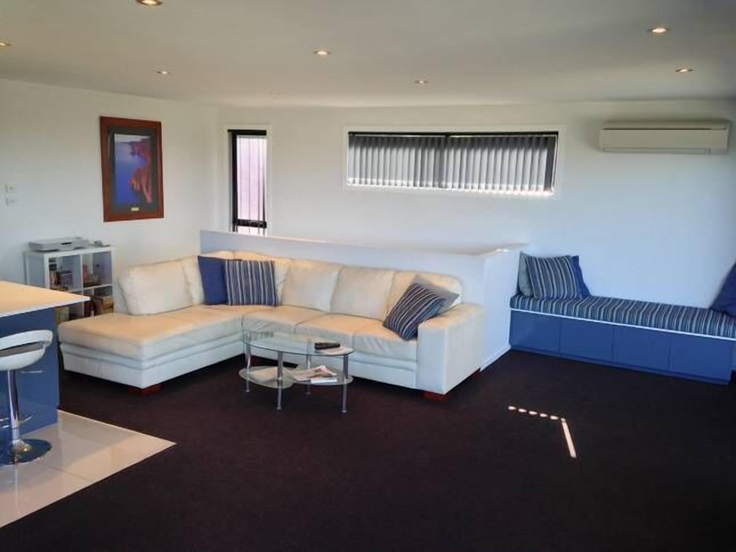 Lazy Days Beach House — image 6