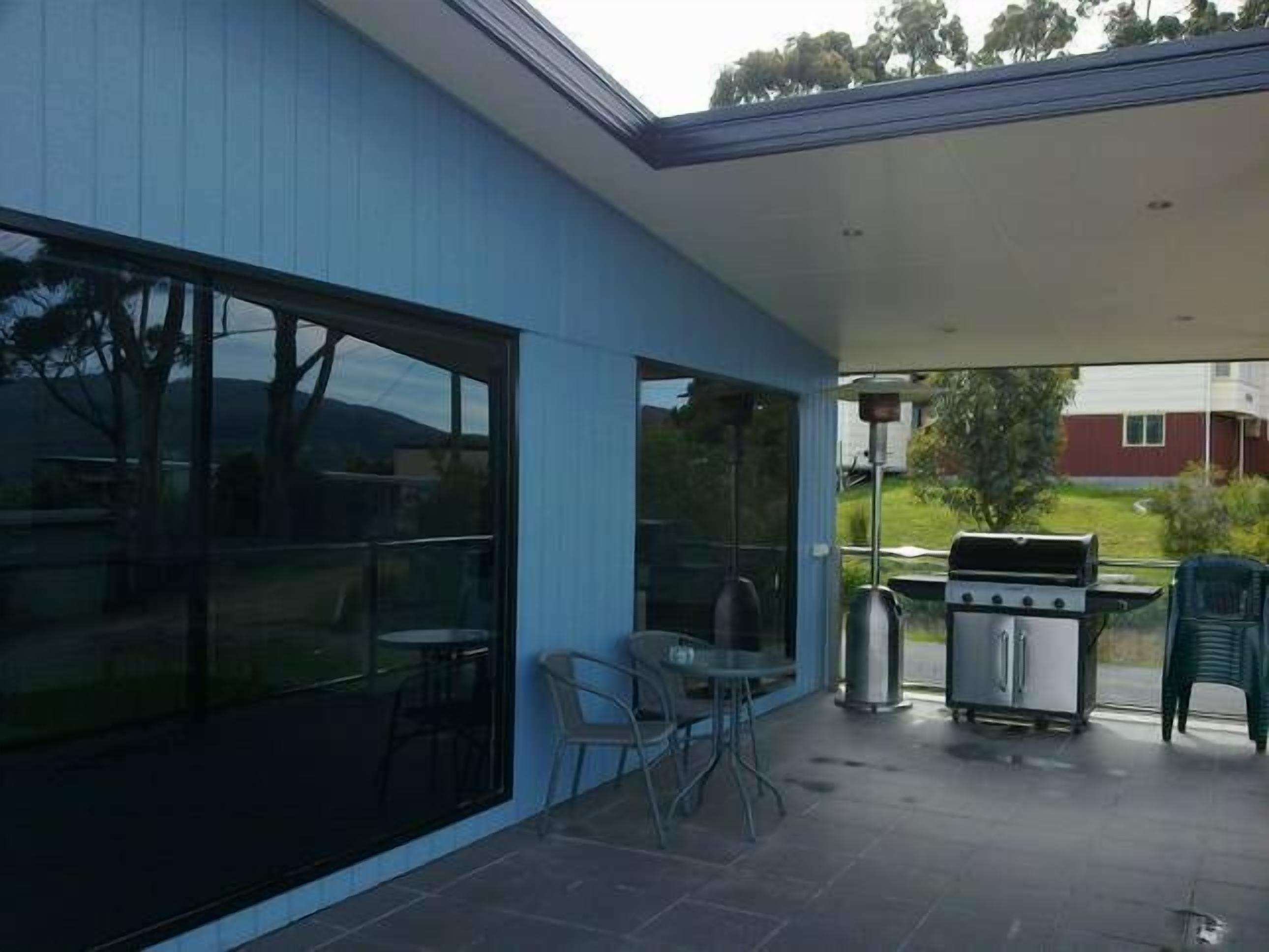 Lazy Days Beach House — image 17