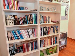 Interior - BEACHFRONT COTTAGE JUST STEPS AWAY FROM BEACH! (Cape Charles)