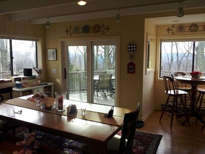 Walk to Slope-Tyro/Luxury Living/Sunset Mountain Views and Same Day Arrival OK