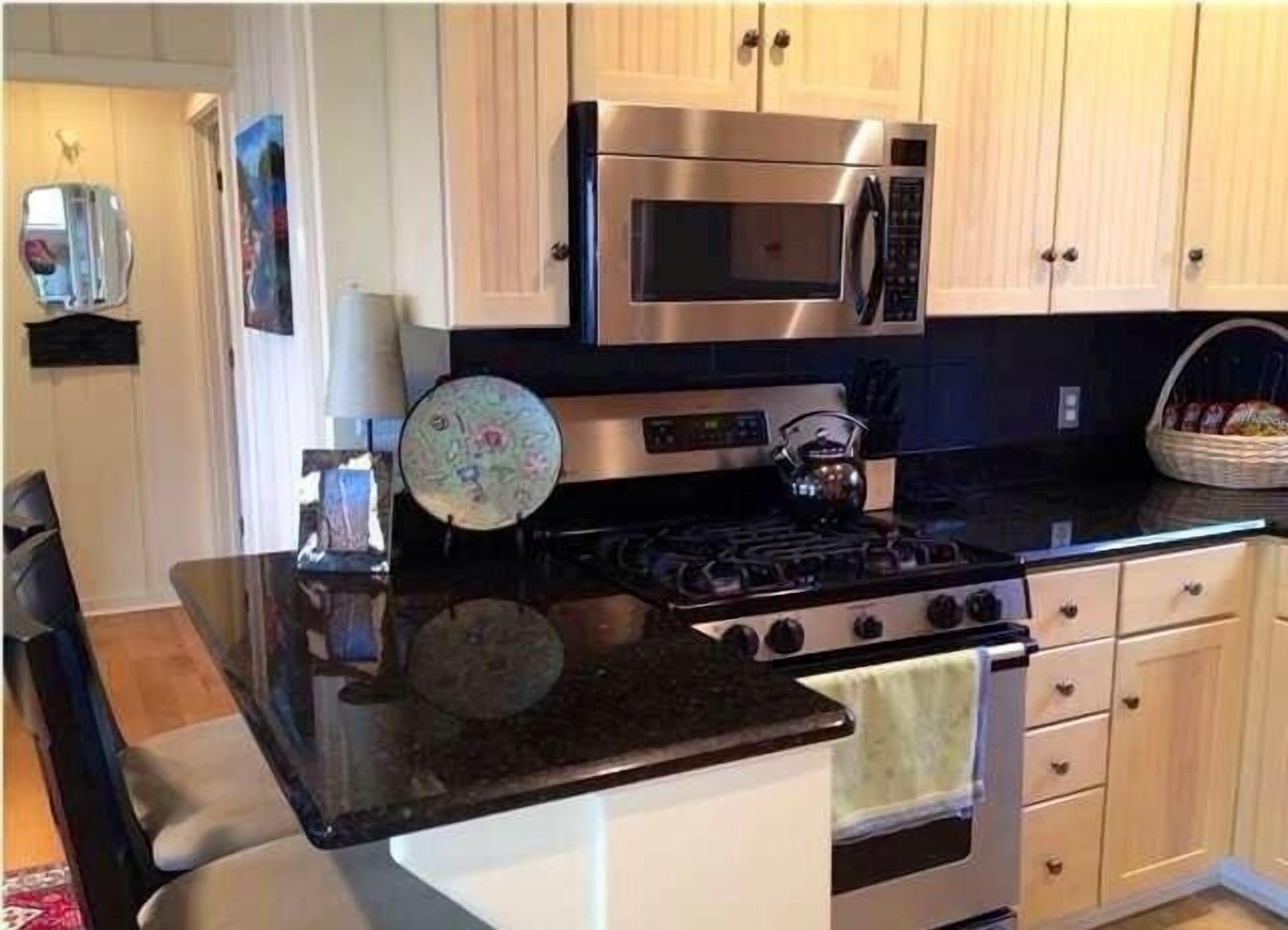 Walk to Slopes/Luxury Living/Sunset Mountain Views and Same Day Arrival OK