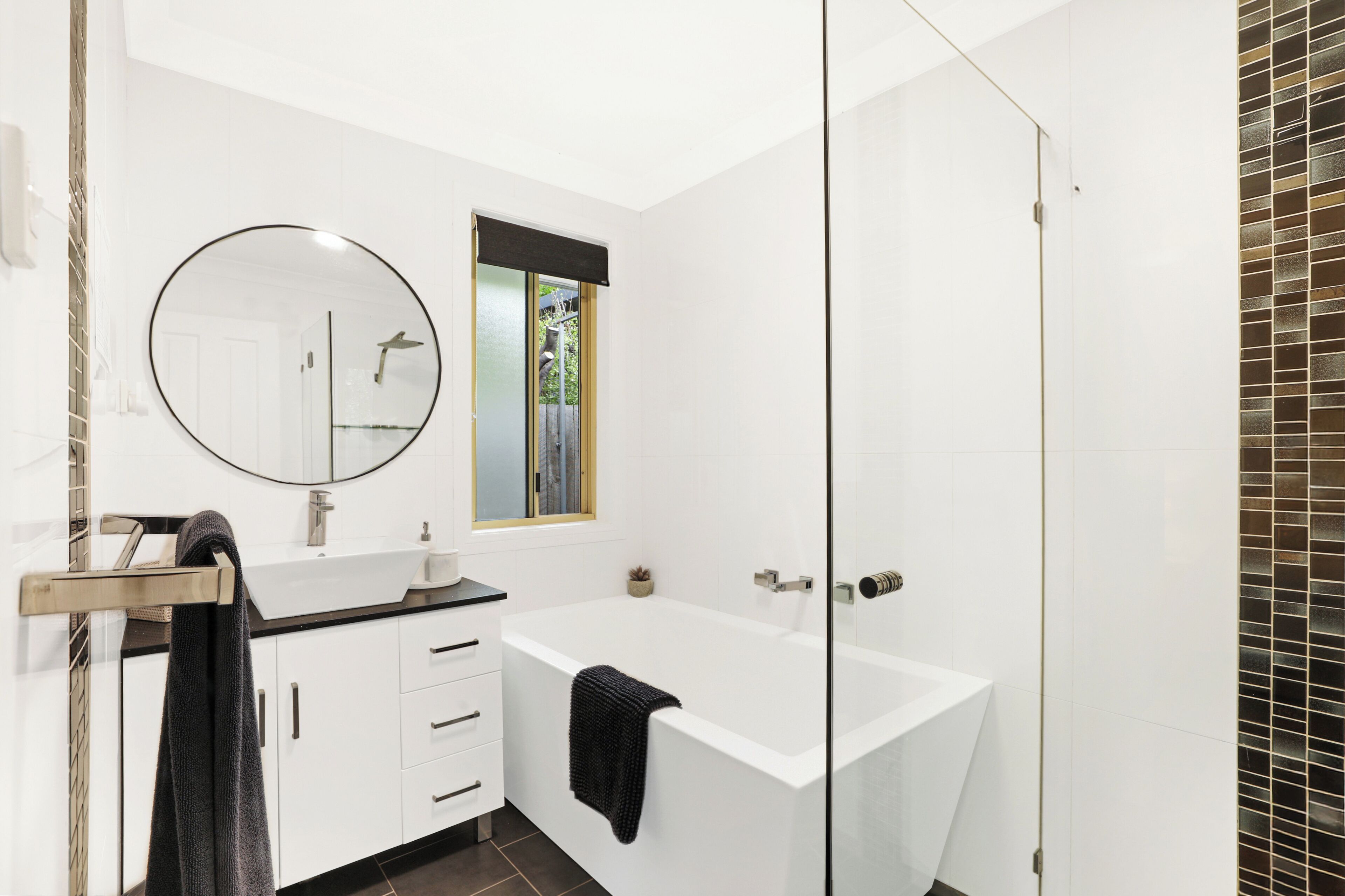 Ducha, artículos de higiene personal gratuitos y secador de pelo