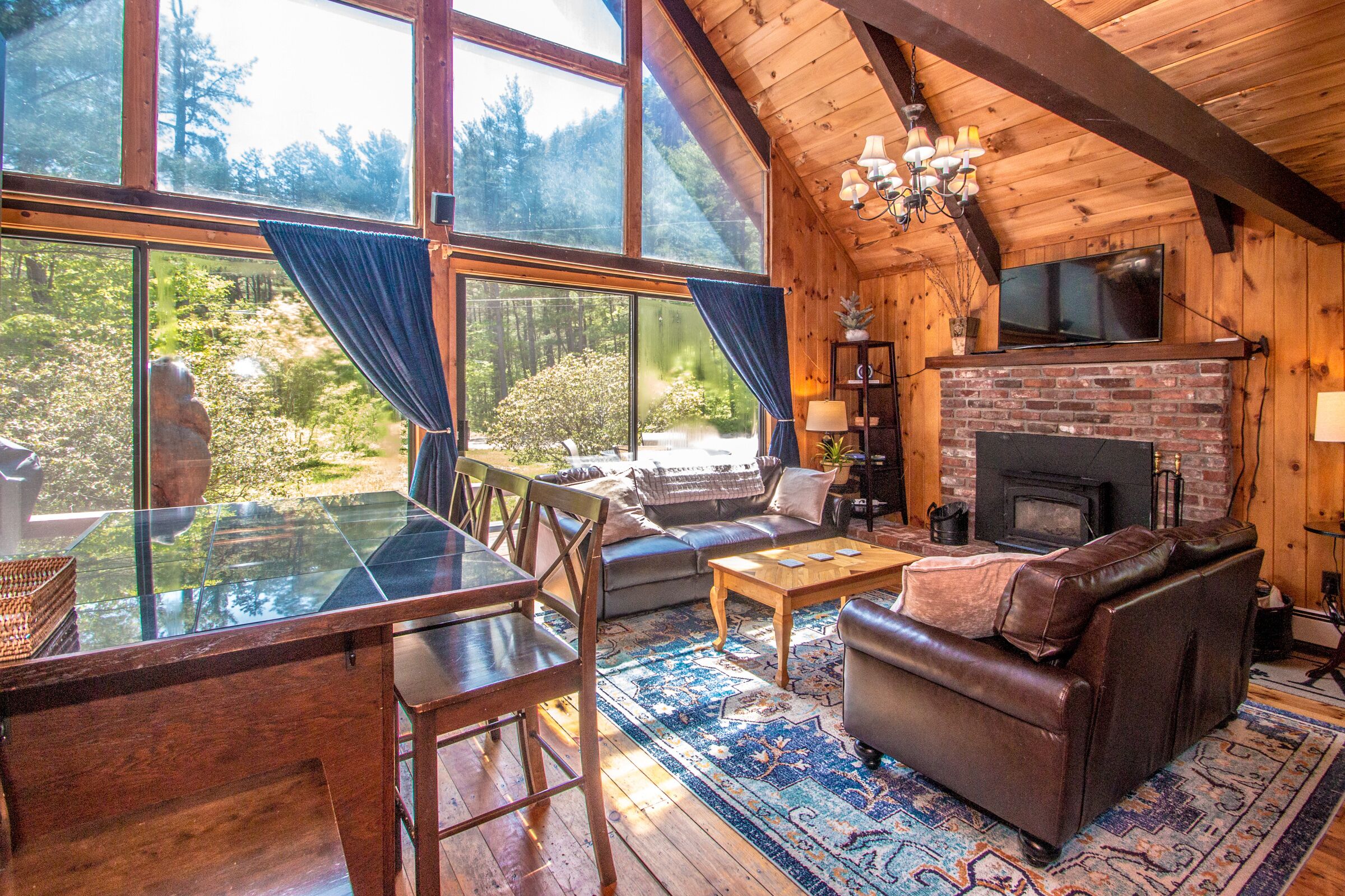 Location!!! Base of Cathedral Ledge!  Ledge view!  5 min to town!