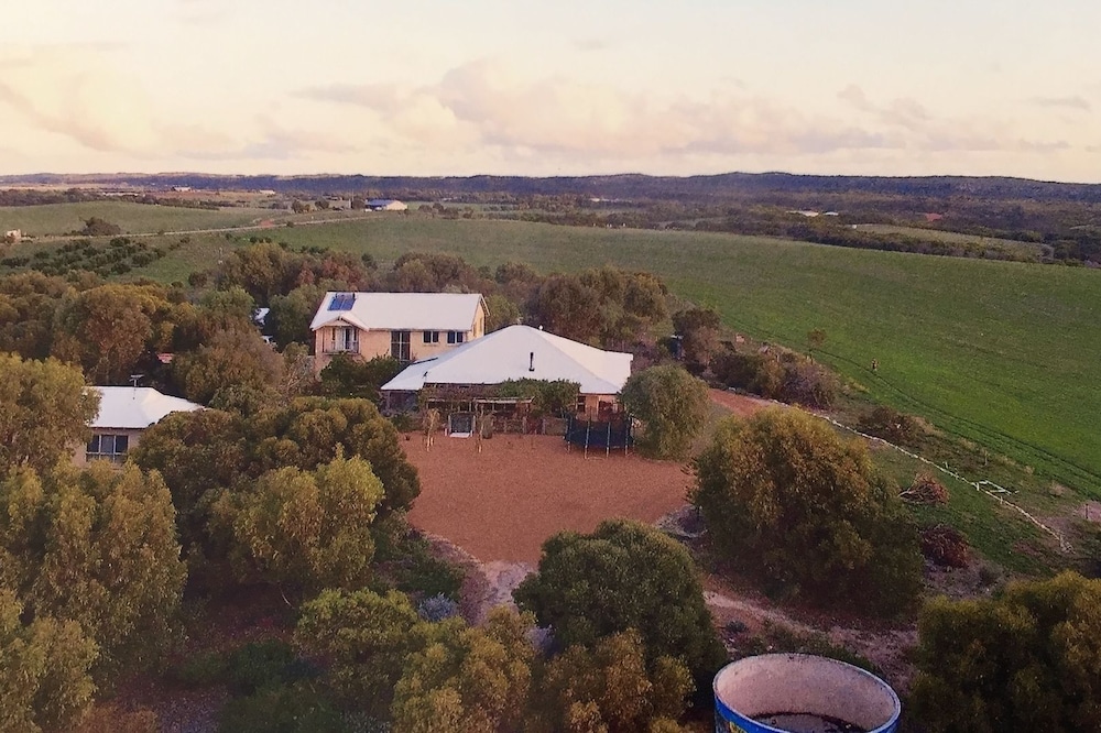 Gully Cottage - Pet Friendly