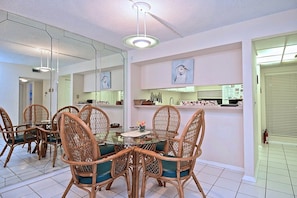 Dining - Ground Floor at Bay Oaks in Siesta Key - Watch Dolphin in the Bay - Fish from the Pier. Unit E81 (Siesta Key)