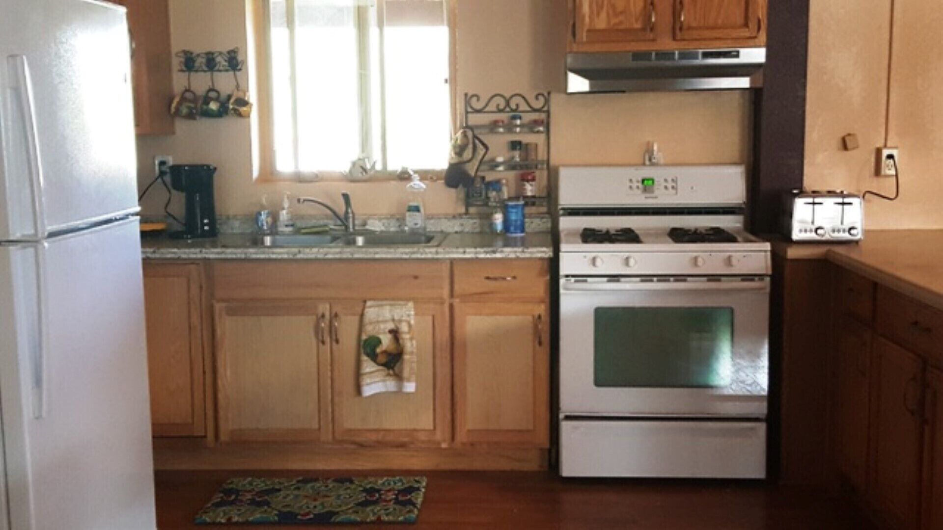 Cozy, pet friendly home in downtown Patagonia.