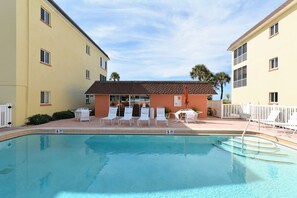 Lämmitetty uima-allas