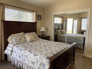3 bedrooms, iron/ironing board, free WiFi, bed sheets - Great location! Easy beach access! Sleeps 12 (Pismo Beach)