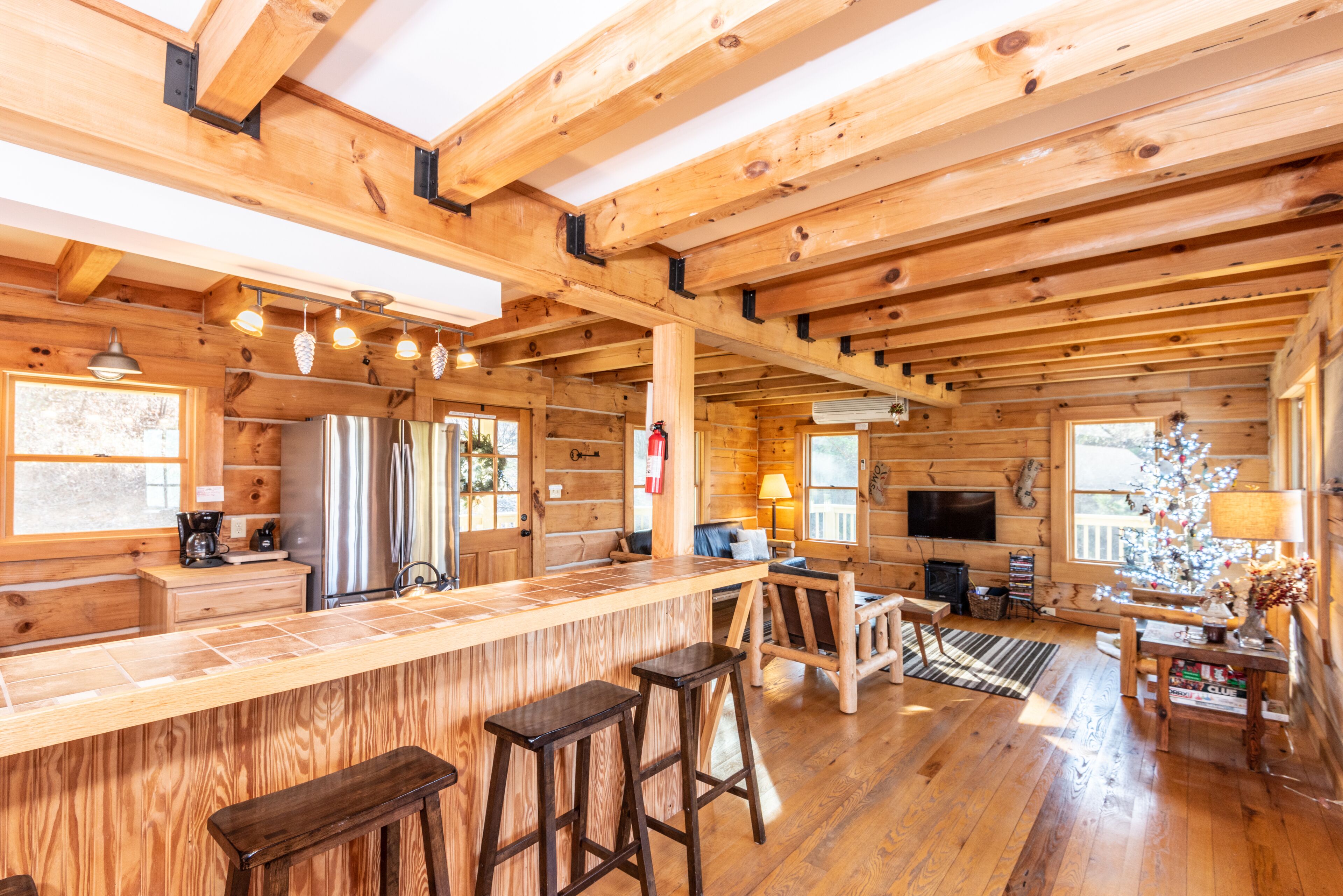 'Good Intentions' - cabin approx 15 minutes from downtown Asheville