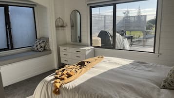 3 bedrooms, in-room safe, iron/ironing board, travel cot