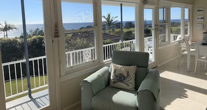 Espectaculares vistas al mar desde esta casa de playa de los años 60, perfectamente actualizada.