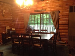 Dining - Charming Traditional Log Cabin In Between Mt. Snow And Stratton with Sauna/WIFI (Wardsboro)