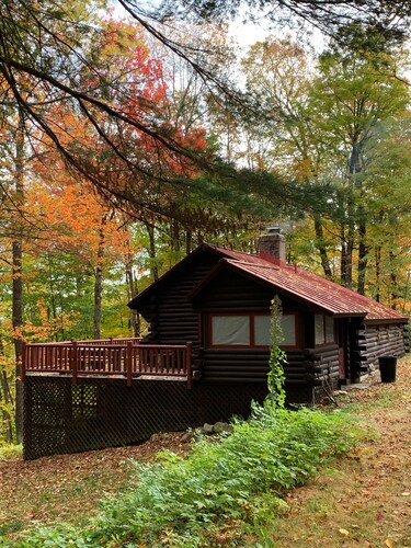 Charmante cabane en rondins traditionnelle entre le mont. Neige et Stratton avec sauna / WIFI