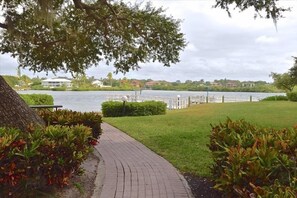 Property grounds - Newly Refurnished Tropical Townhouse - Watch Dolphin in the Bay, Fish from the Docks! Unit B62 (Siesta Key)