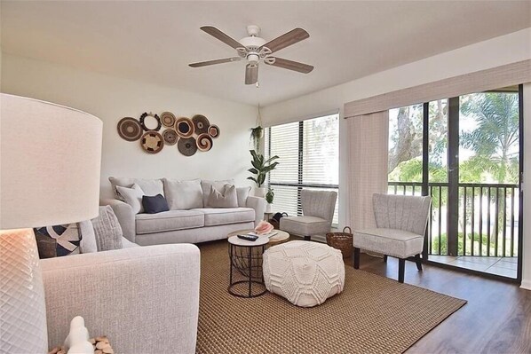 TV, DVD player - Newly Refurnished Tropical Townhouse - Watch Dolphin in the Bay, Fish from the Docks! Unit B62 (Siesta Key)