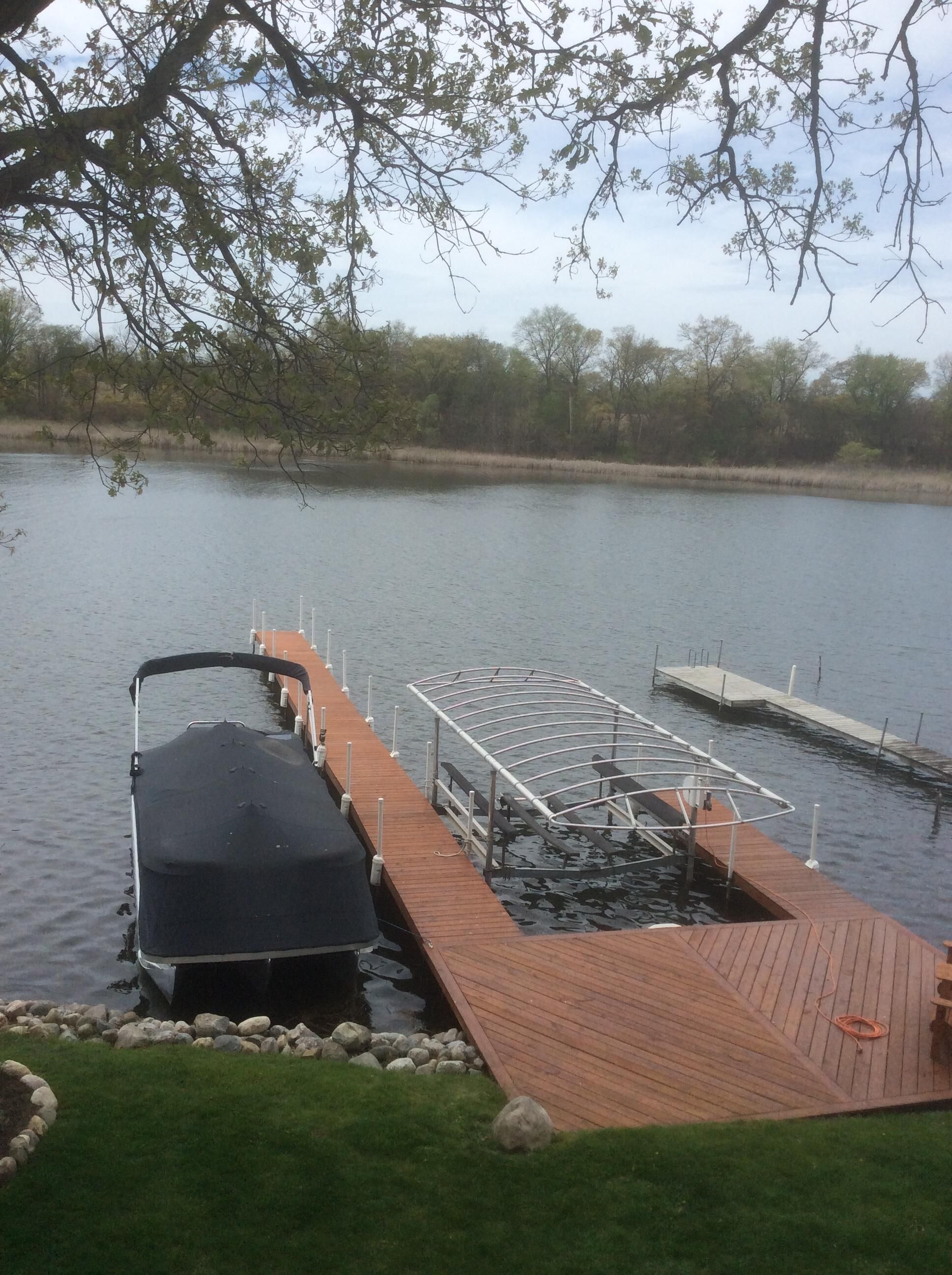 NEWER COTTAGE ON CROOKED LAKE ANGOLA IN WITH OPTIONAL PONTOON RENTAL