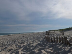 Plage à proximité, chaises longues