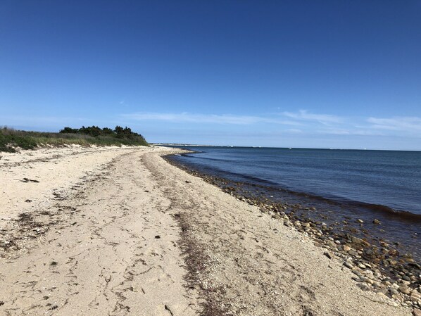 Beach nearby, sun-loungers, beach towels