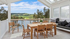 Outdoor dining - Saltwater - walk to the beach (Werri Beach)