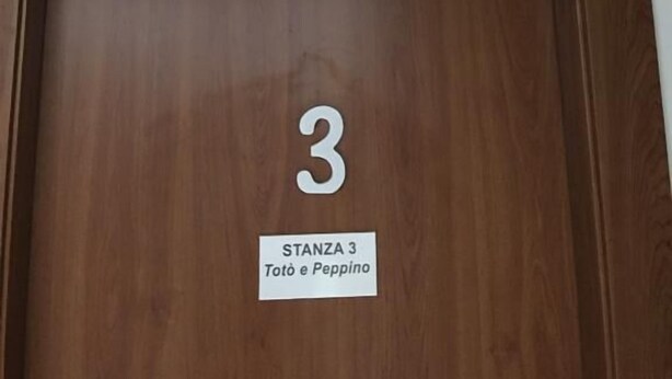 Unclassified image, 1 of 3, button - Bellezze Di Napoli (Naples)