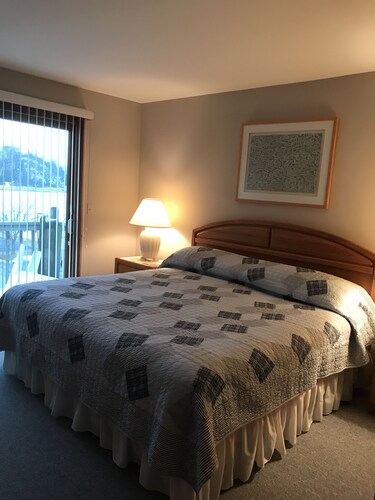 Captain’s Quarters  is located on Main St. In downtown Frankfort.